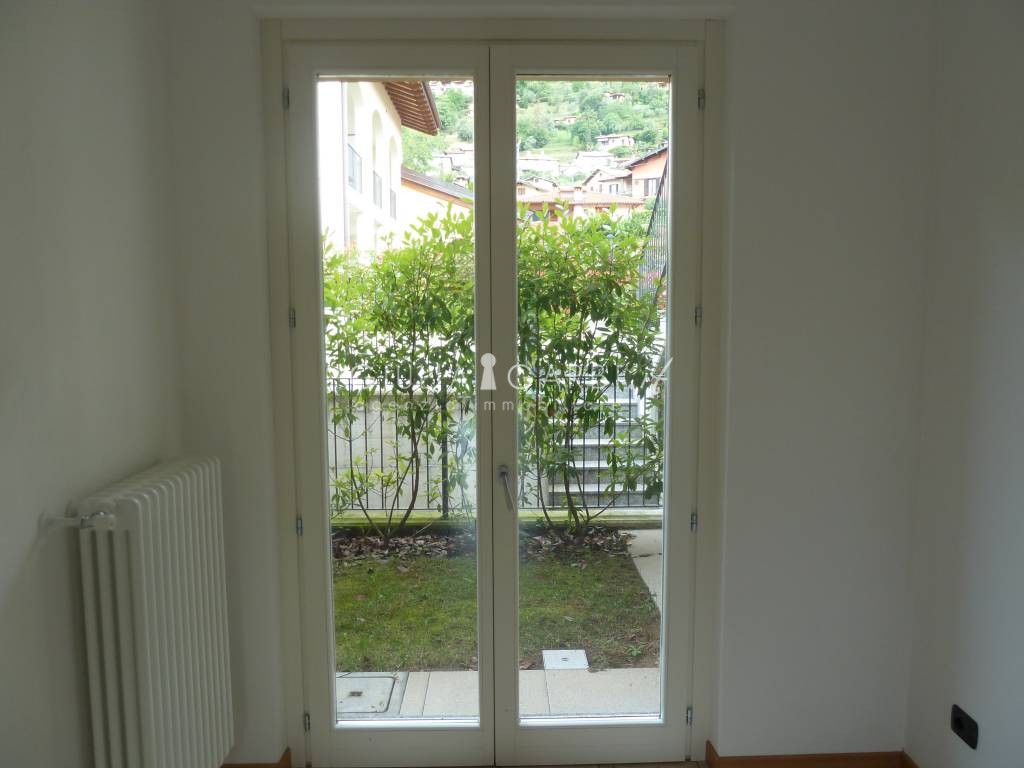 Lago como/lenno. appartamento con piccolo giardino e piscina ... Piccolo bilocale