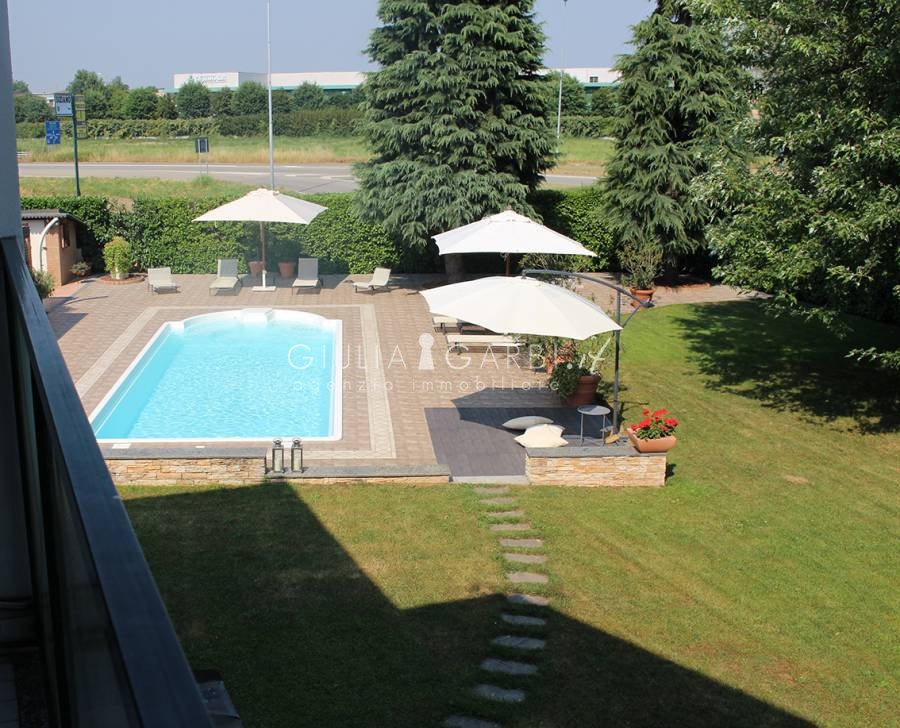 Pavia/siziano. villa famiglia per una vita di lusso a pochi km da ... Giardini di lusso